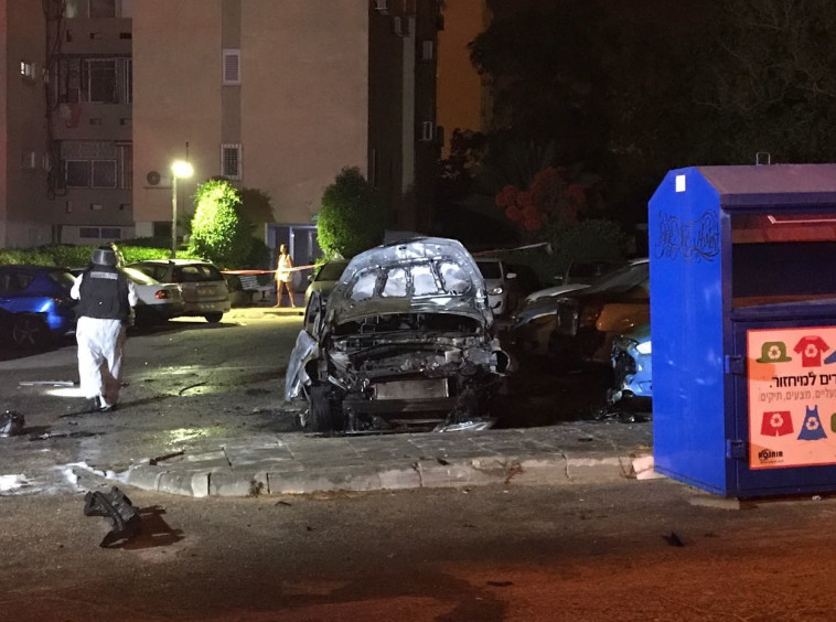 הרכב השרוף באשקלון. צילום: דוברות המשטרה