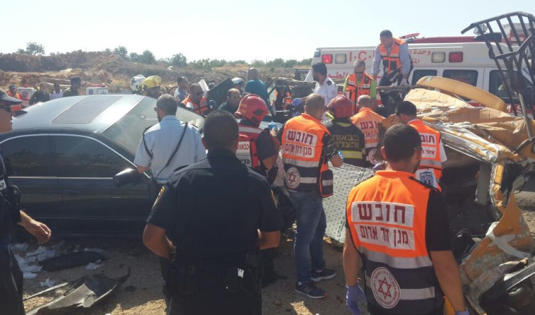 זירת התאונה הקטלנית. צילום: דוברות מד&quot;א