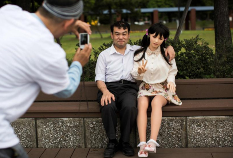 אהבה ממבט ראשון. אוזקי ומאיו. טוויטר