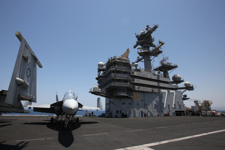 נושאת המטוסים מול חיפה. צילום: מרק ישראל סלם