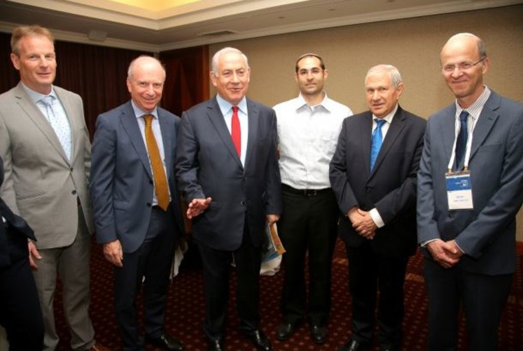 נתניהו בוועידה. צילום: אבישג שאר ישוב