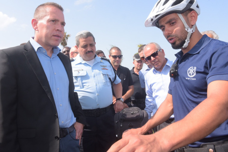 השר ארדן בטקס. צילום: אבשלום ששוני