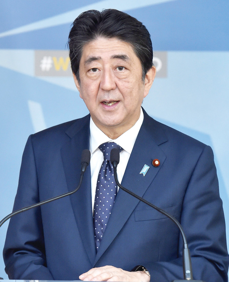 ראש ממשלת יפן. &quot;נעשה הכל כדי להגן על אזרחינו&quot;. צילום: רויטרס
