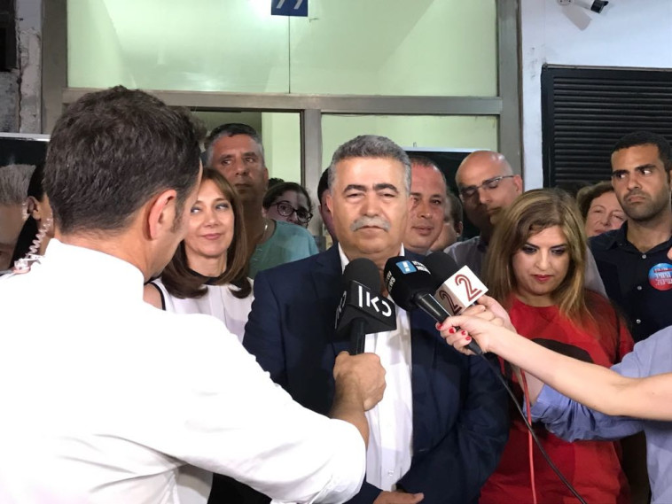 פרץ. &quot;נסייע לגבאי להחליף את נתניהו&quot;. צילום: אבשלום ששוני