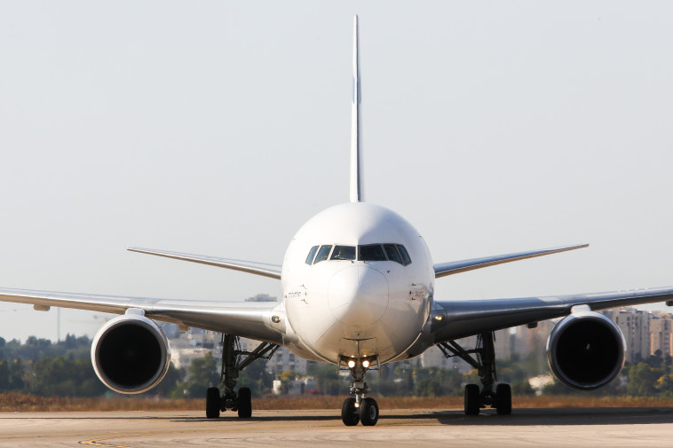 &quot;להיזהר מטיסות זולות מדי&quot; צילום: אבשלום ששוני