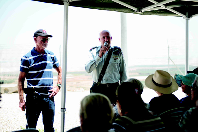 &quot;החבר'ה שלנו גומעים בצמא רב את הסיפורים&quot;. סא&quot;ל צבר וזוהר לפיד