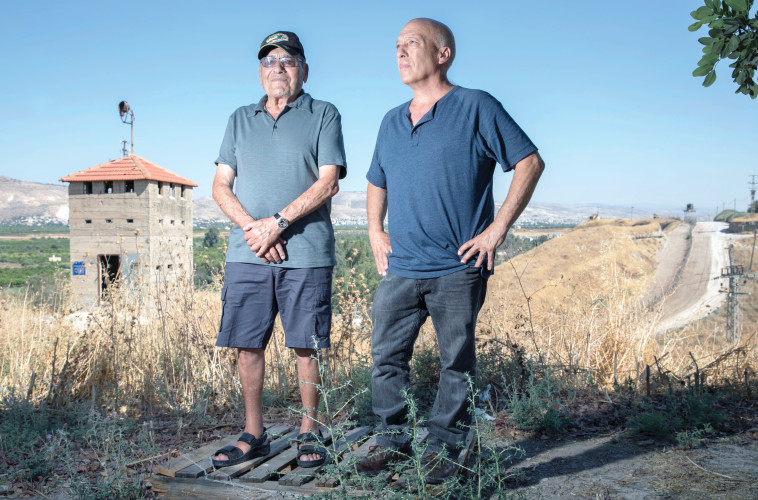 אלתר אופיר ובנו זיו. &quot;קראתי בשמות חבריי אך הם לא ענו&quot;. צילום: יוסי אלוני