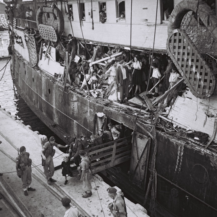 מעפילים באקסודוס. צילום: האנס פיין, לע&quot;מ