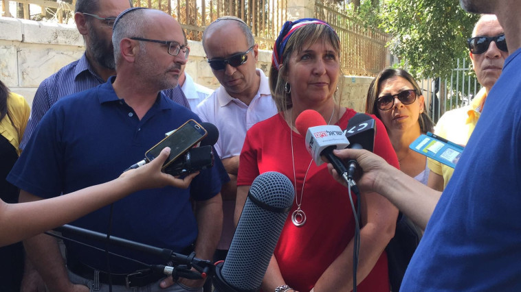 הורי הילדים מהדסה מול בית ראש הממשלה. צילום: &quot;דוברות הורים&quot;