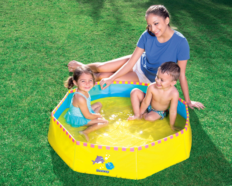 בריכה מתקפלת של bestway. צילום: יח&quot;צ