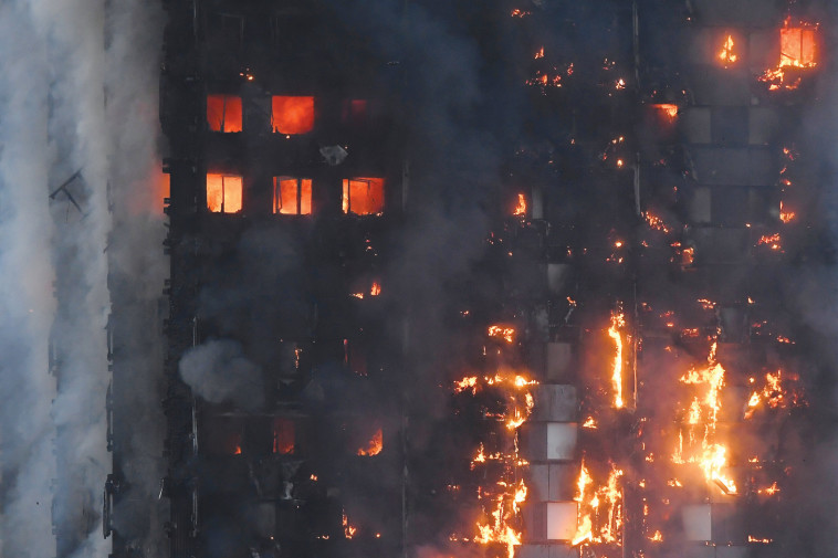 האסון במגדל גרנפל. צילום: רויטרס