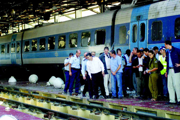 מקום נפילת הטיל במתחם הרכבת במלחמת לבנון ה-2. צילום: הרצל שפירא