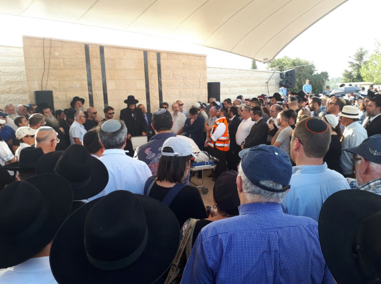הלוויית הנרצחים בפיגוע בחלמיש. צילום: דוברות עיריית אלעד הלוויית הנרצחים בפיגוע בחלמיש. צילום: דוברות עיריית אלעד