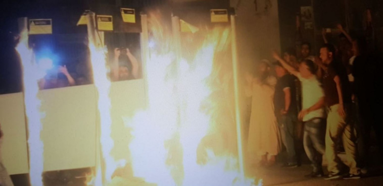 תמונה שהפלסטינים מפיצים - &quot;מגנומטרים&quot; מוצתים. צילום: התקשורת הערבית