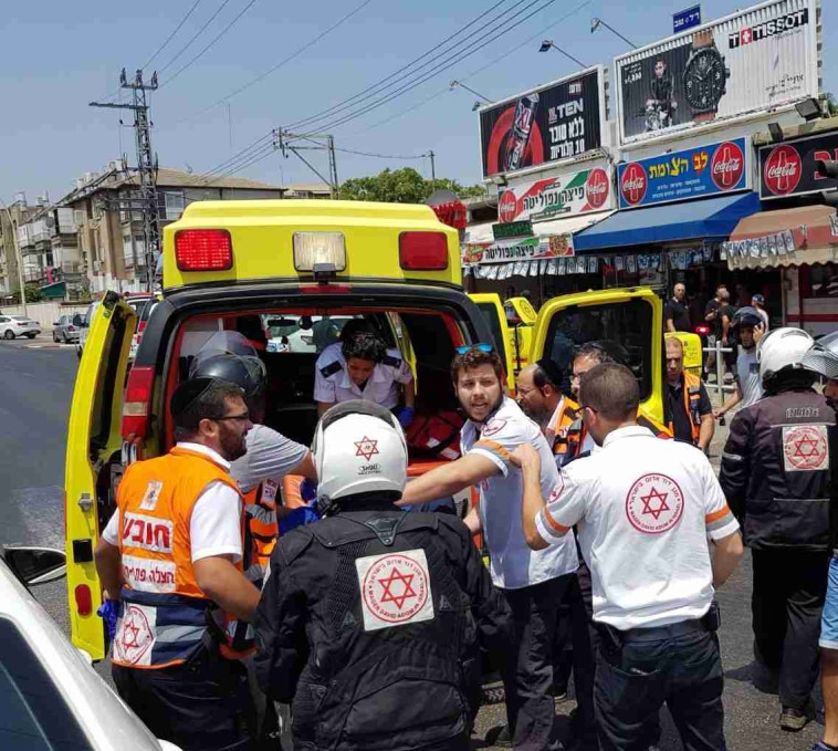 הפיגוע בפתח תקווה. צילום: מד&quot;א