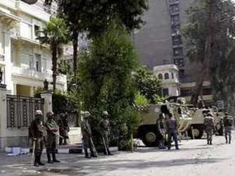 שגרירות ישראל בקהיר שעות לאחר המתקפה. צילום: AFP