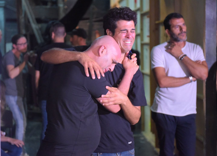 טל מוסרי ויובל המבולבל בהבימה 