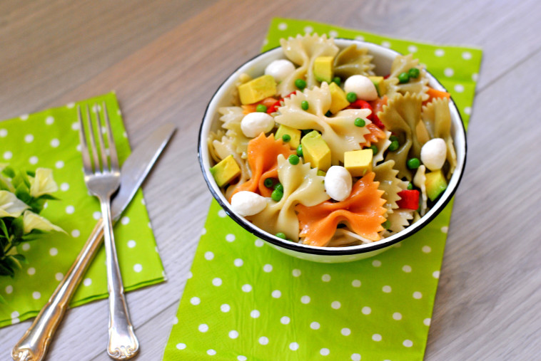 פסטה עניבות עם אבוקדו ומוצרלה. צילום: פסקל פרץ רובין