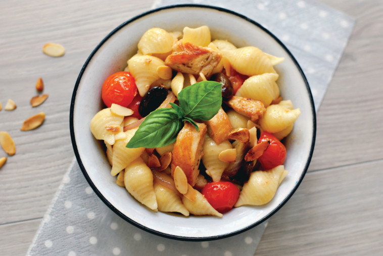 פסטה קונכיות עם עוף וירקות. צילום: פסקל פרץ רובין
