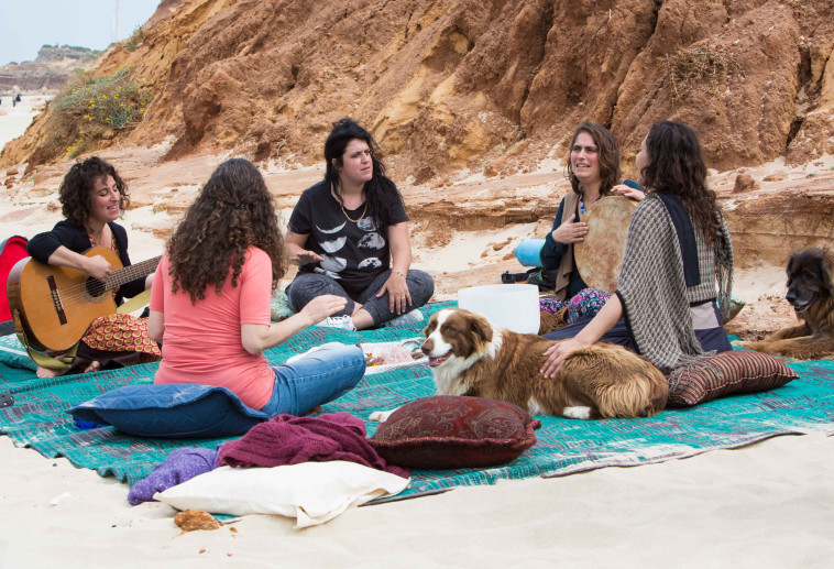 &quot;תום יער עושה את שביל ישראל&quot;. צילום: באדיבות יס 