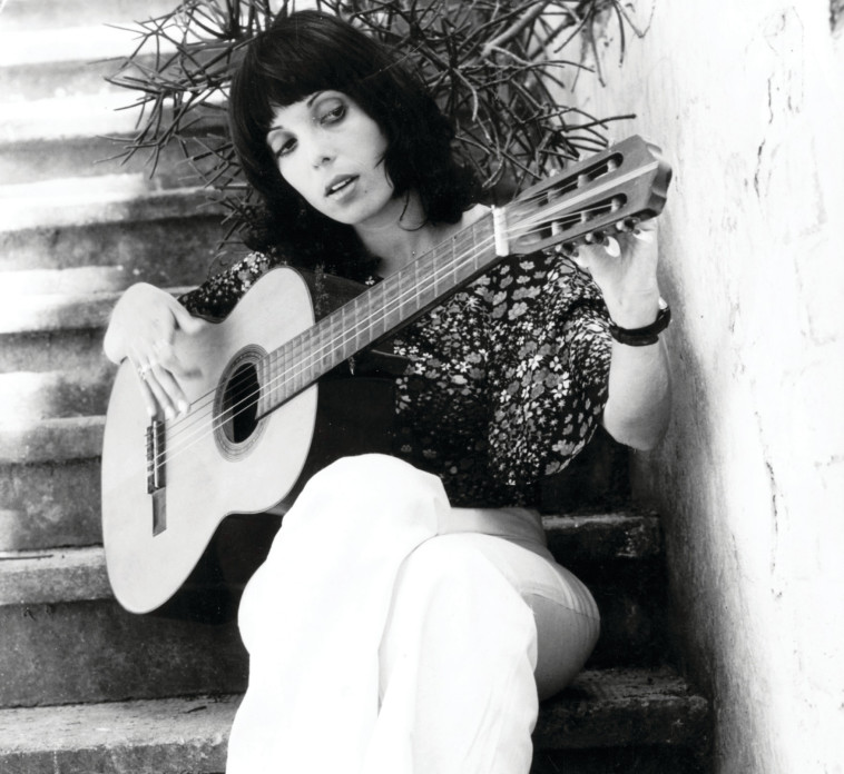 שולה חן. צילום: סטודיו לצילום סמי בן־גד 