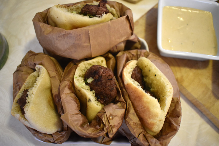 במטבח של אריאלה. מי שיגיע יוכל להקים מטבח בשטח ולהכין ארוחה טעימה במיוחד. צילום: מיטל שרעבי