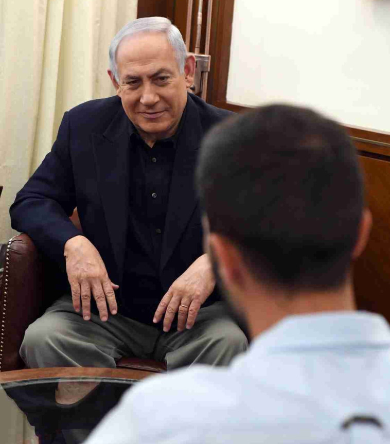 בנימין נתניהו והמאבטח זיו. צילום: חיים כץ, לע&quot;מ