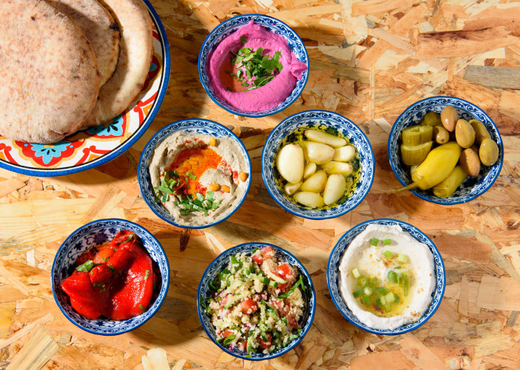 חומוס ושליש, קניון דרך הים, עתלית &ndash; כשר למהדרין // יום שישי 09:30 &ndash; 15:00. צילום: איתי אבירן