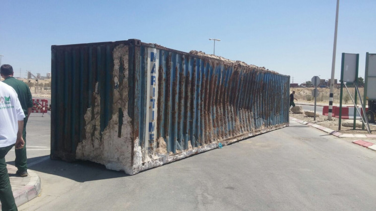 הכניסה החסומה למפעל חיפה כימיקלים דרום. צילום: ועד העובדים