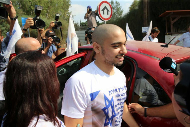 אלאור אזריה לפני כניסתו לכלא. צילום: אבשלום ששוני