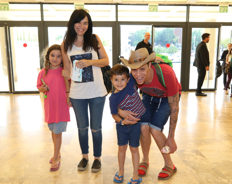 עם המשפחה. גיל ריבה