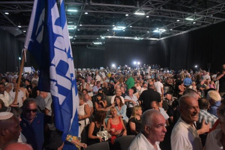 כנס התמיכה בנתניהו, אתמול בגני התערוכה. צילום: אבשלום ששוני