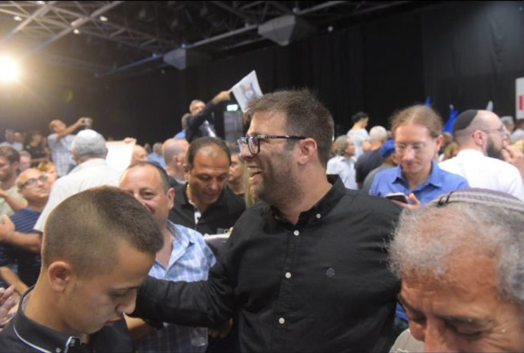 ח&quot;כ אורן חזן בכנס התמיכה בנתניהו. צילום: אבשלום ששוני