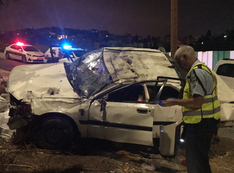 הרכב המרוסק באזור האירוע בכביש 75. צילום: מד"א הרכב המרוסק באזור האירוע בכביש 75. צילום: מד"א