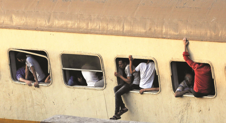 צפיפות ברכבת במצרים. צילום: רויטרס