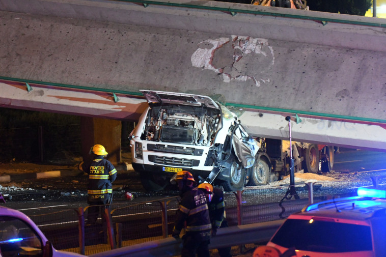 קריסת הגשר. צילום: אבשלום ששוני