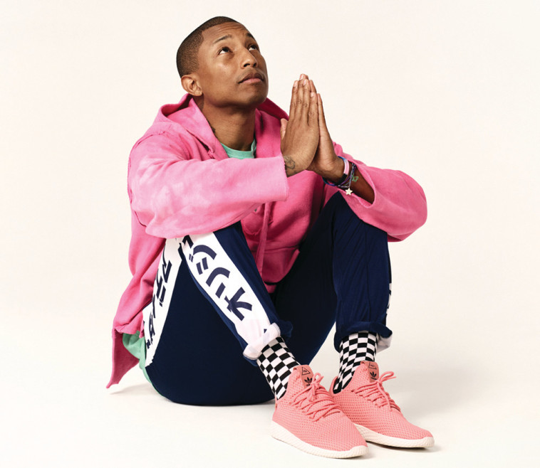 פארל ווילאמס עם נעלי סטן סמית החדשות. צילום: יח&quot;צ