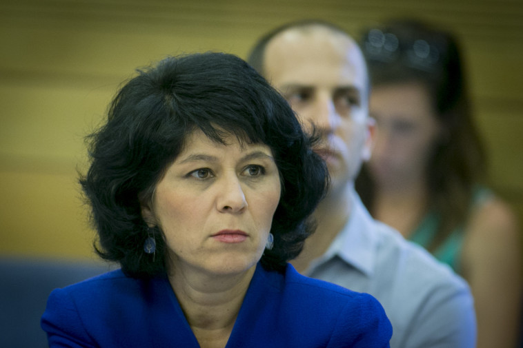 &quot;פועלים אך ורק משיקולים מקצועיים&quot;. חדווה בר, צילום: יונתן זינדל