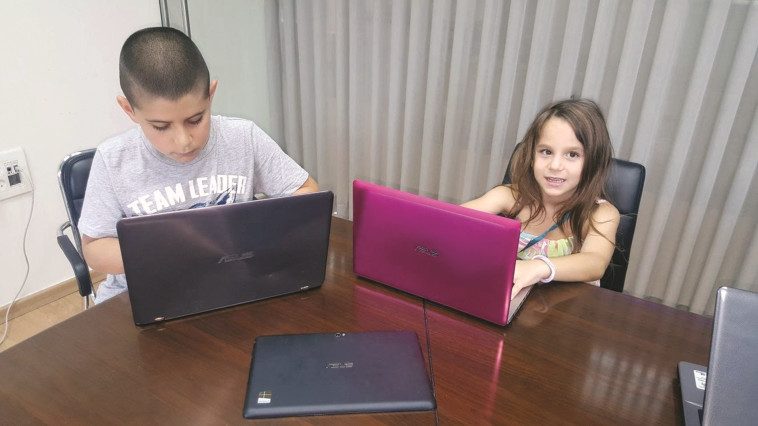  בסיום כל יום מעבירים סקר שביעות רצון.  ילדי עובדים  בחברת ASUS צילום: ASUS