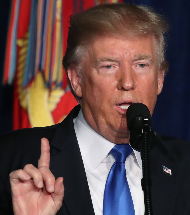 הרבה הכרזות. דונלד טראמפ. צילום:AFP