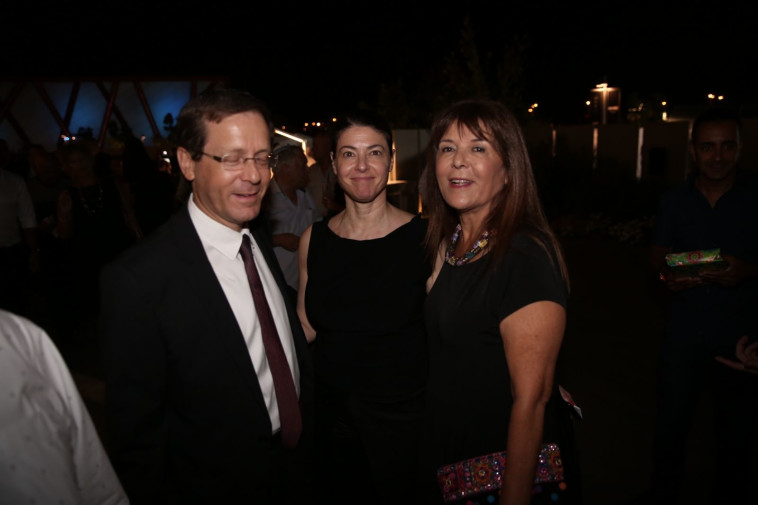 הרצוג, מיכאלי ורינה מצליח בחתונת בתו של ביטן. צילום: אלירן אביטל, LAGO מרכז אירועים 