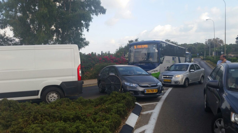 הנכים חוסמים הבוקר כביש בקיסריה. צילום: הפנתרים של מאבק הנכים
