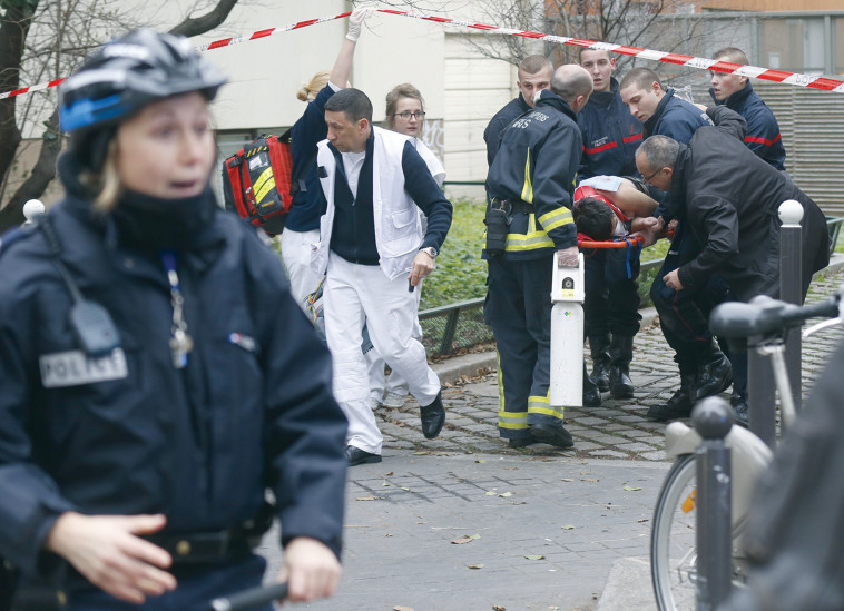 זירת הפיגוע בשארלי הבדו. שלושה שמו קץ לחייהם מאז. צילום: רויטרס