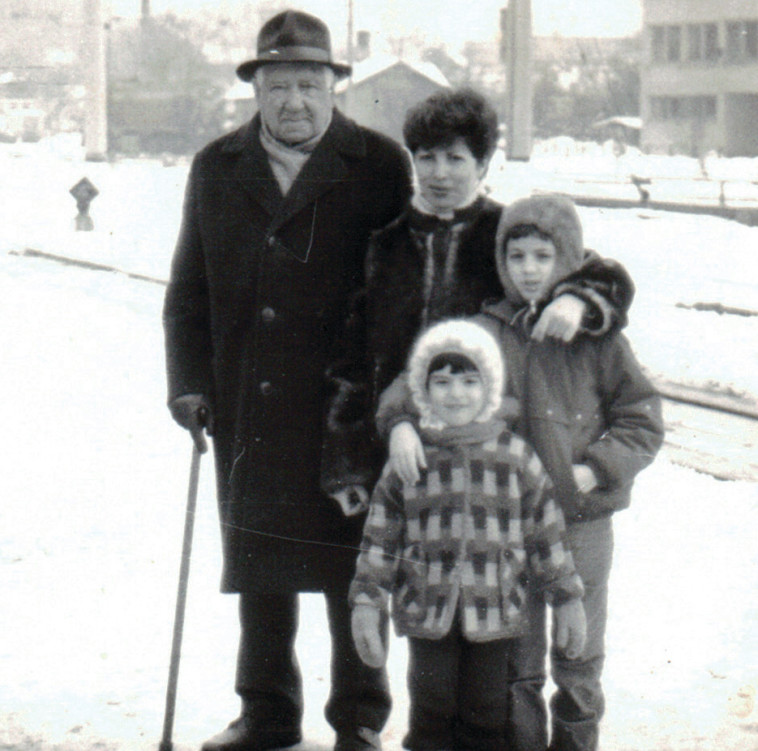 נונה קוכינה עולה לארץ עם ילדיה וסבה. צילום: יוסי אלוני, רפרודוקציה