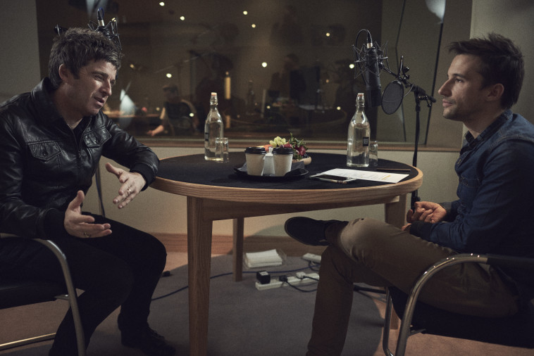 מאט וויטקרוס משוחח עם נואל גלאגרץ. צילום: יס דוקו 