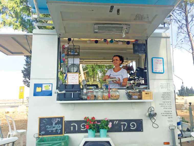 עגלת הקפה שכבשה את המקומיים