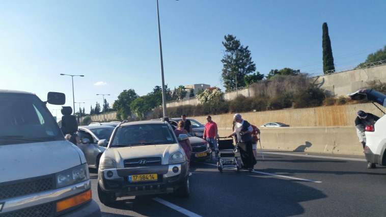 חסימת כביש החוף. צילום: הפנתרים של מאבק הנכים