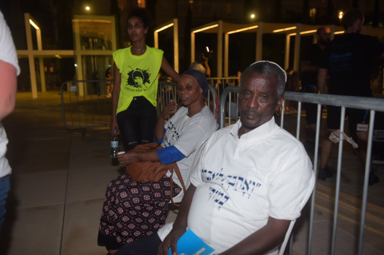 הוריו של אברה. צילום: אבשלום ששוני