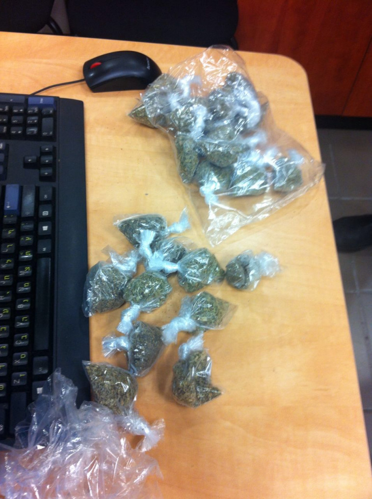 ראיות נגד 200 בתי עסק. סמים שנתפסו, צילום: דוברות המשטרה