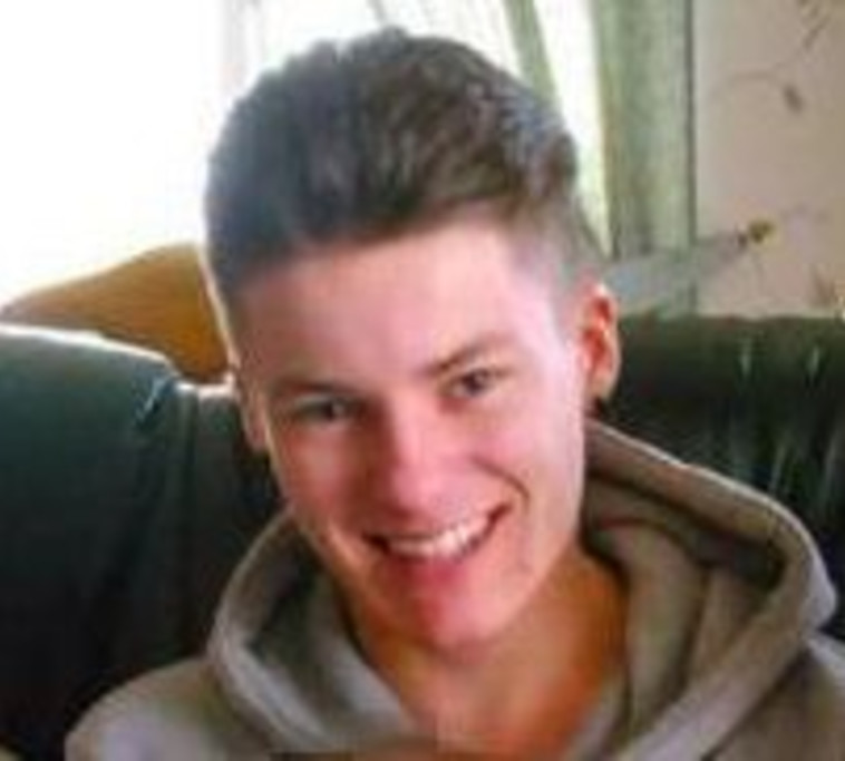 לויד מיטשל. ספק התעללות קשה במשך שנתיים מצד אדרלי. צילום מסך